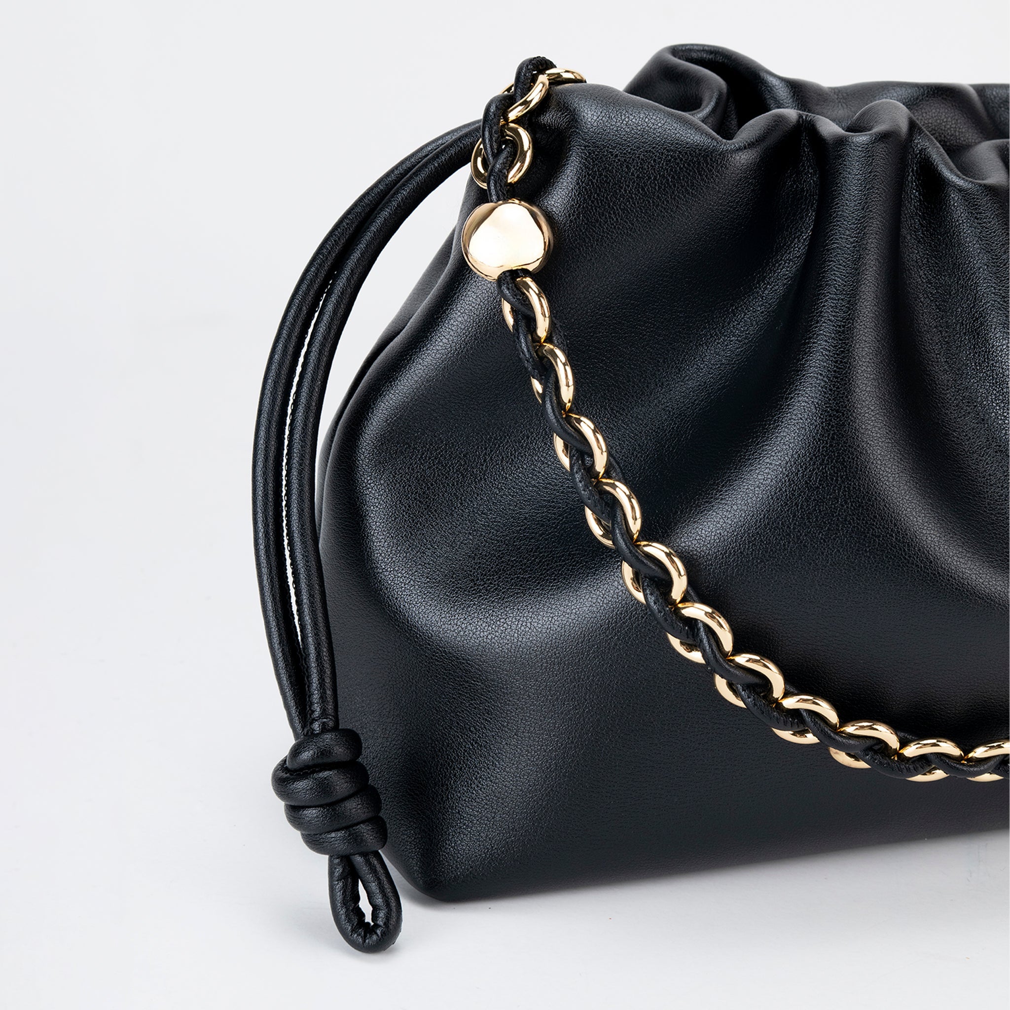 Bolsa Fruncida Cadena Cuero - Bolsas de Hombro | LUCKY TYGER