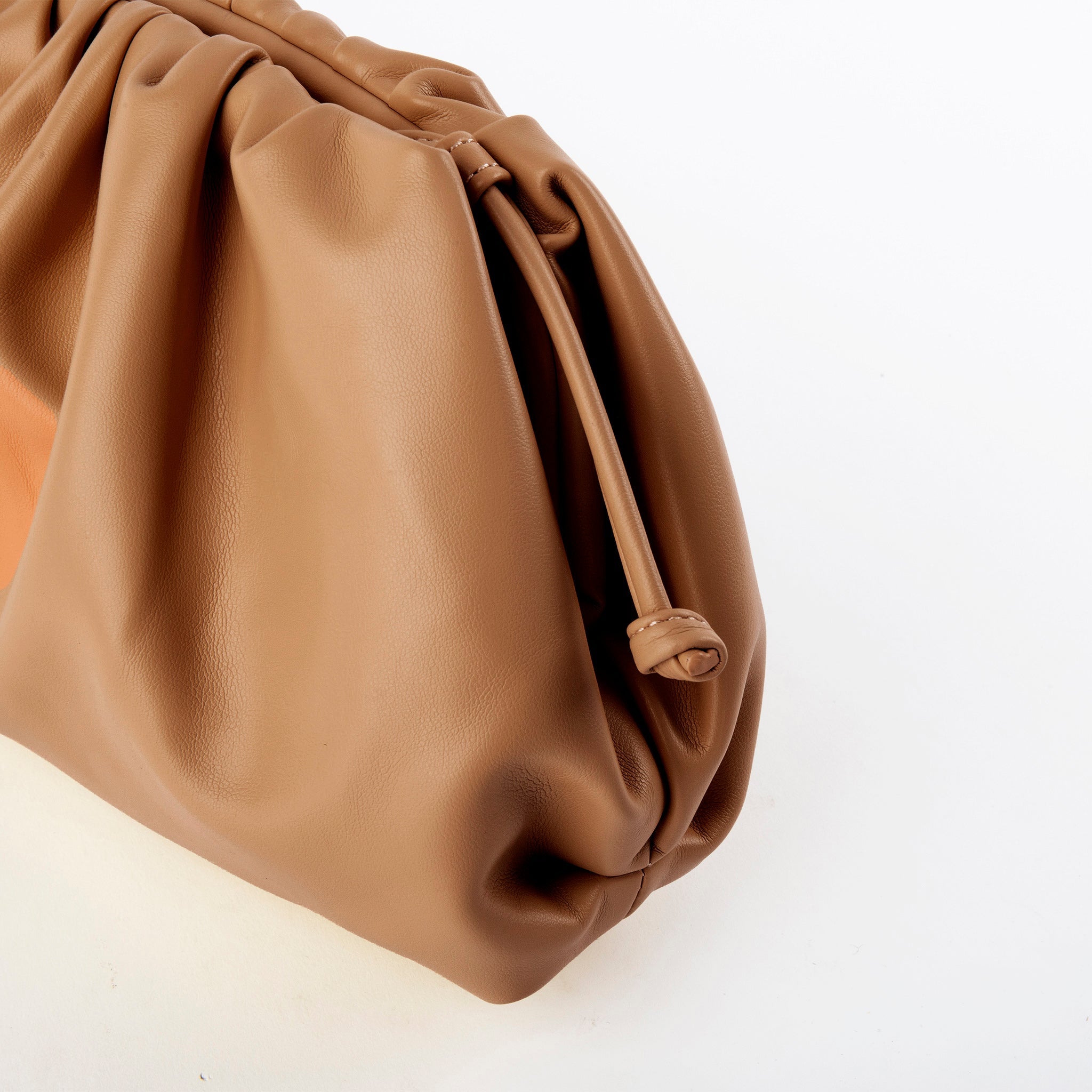 Clutch Fruncido Mediano Piel Vegana - Bolsos de Mano | LUCKY TYGER