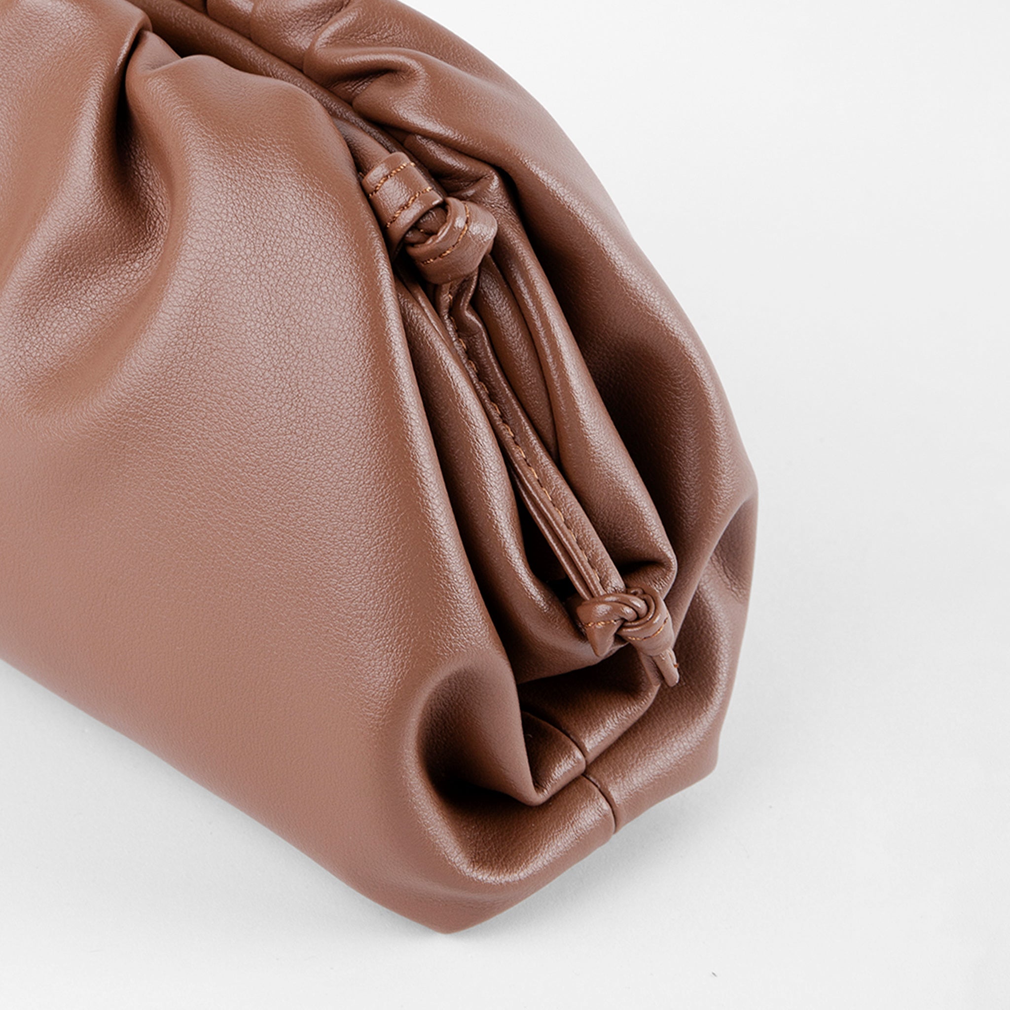 Clutch Fruncido Mini Cuero - Bolsos de Mano | LUCKY TYGER