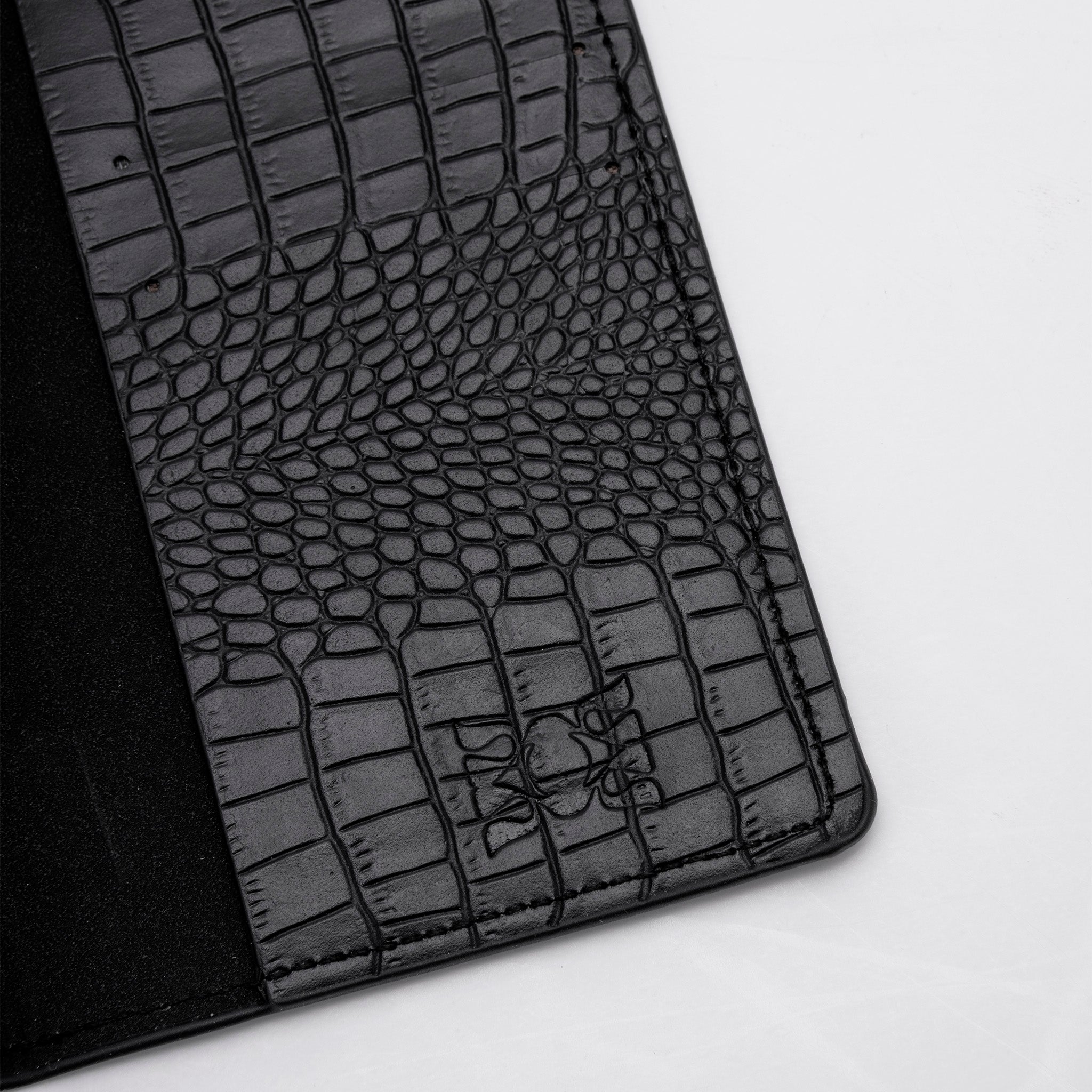 Porta Pasaporte Cocodrilo Cuero Vegano - LUCKY TYGER